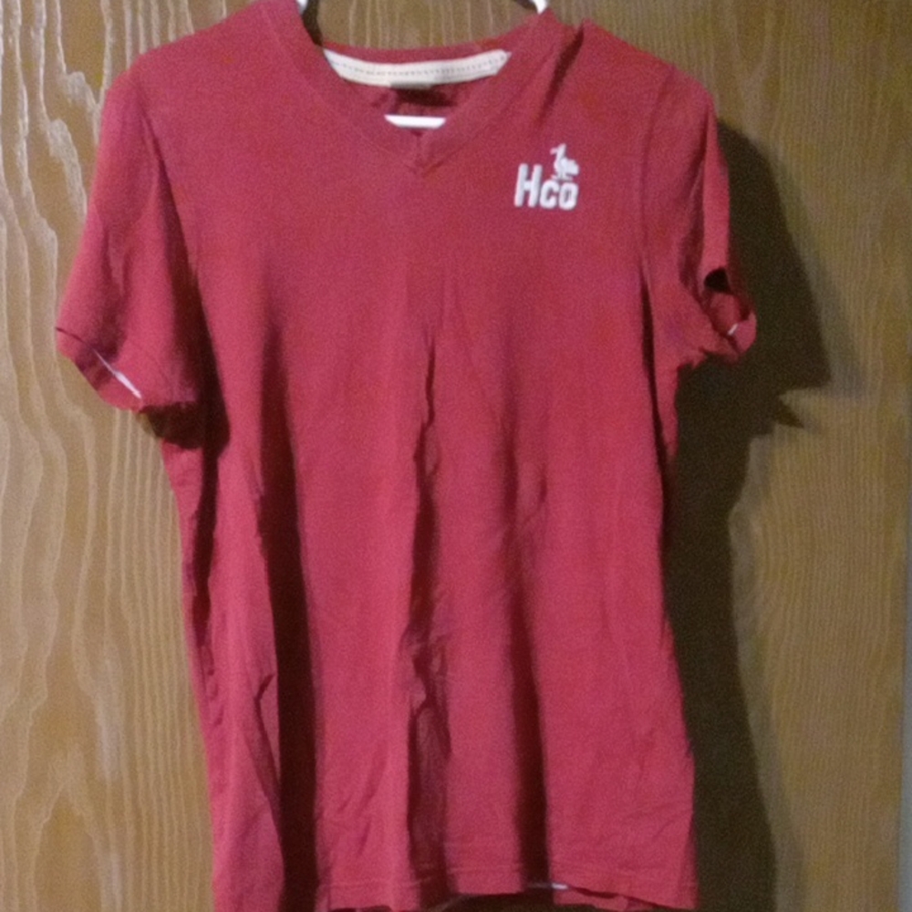 Holliater MAROON GUYS TSHIRT SIZE MED.